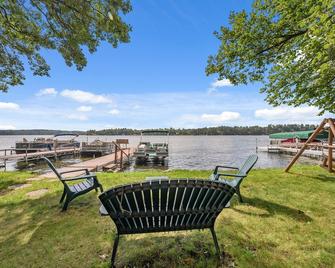 Charming Balsam Lake Waterfront Cabin / Cottage-Twinhome - Balsam Lake - Patio