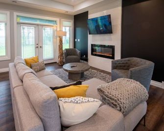 Ausable View: Free boat launch! - Lambton Shores - Living room