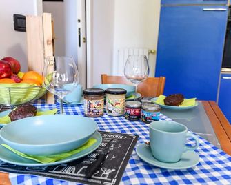 Romantic Apartment With Round Bed - Neive - Dining room