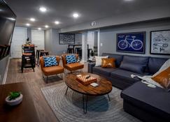The Cozy Colfax House - Wadena - Living room