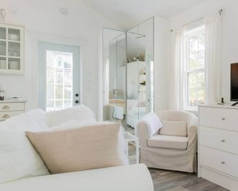 Mahone Bay Hide-Away - Mahone Bay - Living room