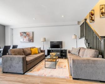 Globalstay Waterfront 20ppl 5 Bedroom Townhouse Hot Tub Sauna - Hamilton - Sala de estar