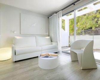 Blanco Hotel Formentera - Es Pujols - Huiskamer