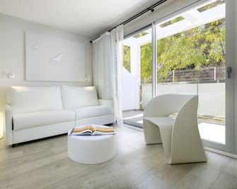 Blanco Hotel Formentera - Es Pujols - Wohnzimmer