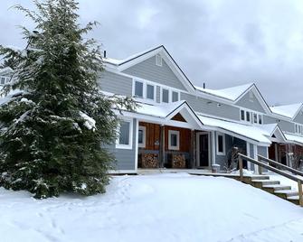 2 Bedroom Condo Right On Burke Mountain! Ski Or Bike Right From The Door! - East Burke - Edificio