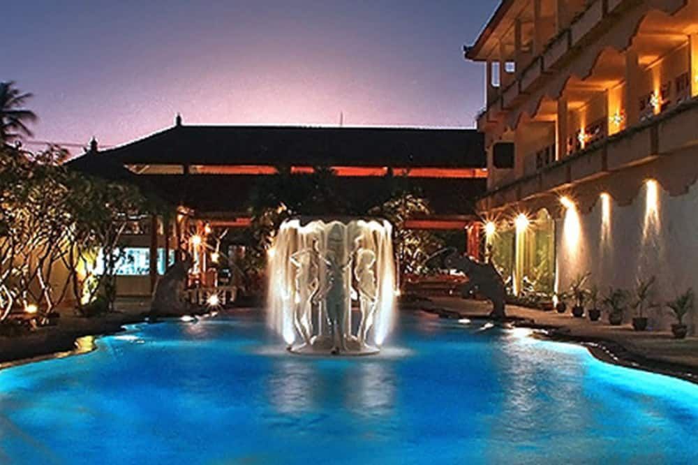 Febri's Hotel & Spa - קוטה - בריכה