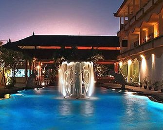 Febri's Hotel & Spa - Kuta - Pool