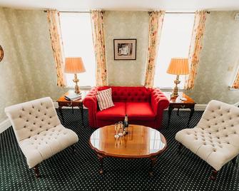 The Rochester Inn, A Historic Hotel - Sheboygan Falls - Living room