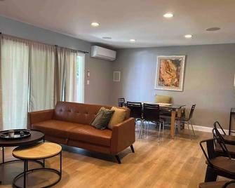 Near Disneyland. 4BR, 2BA, Newly Remodeled House\n\n - Placentia - Living room