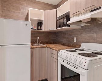 Oasis Inn - קלונה - מטבח