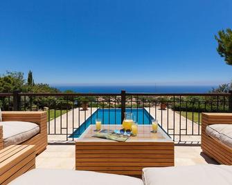 Villa Cosima - Three Bedroom Resort, Sleeps 6 - Kouklia