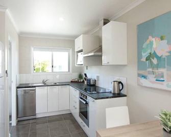 Rose Apartments Central Rotorua- Accommodation & Private Spa - Rotorua