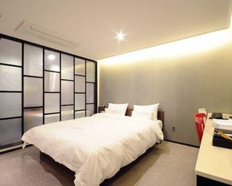 Queens Hotel Seomyeon Busan - Busan - Soveværelse