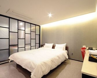 كوينز هوتل سيوميون بوسان - بوسان - غرفة نوم