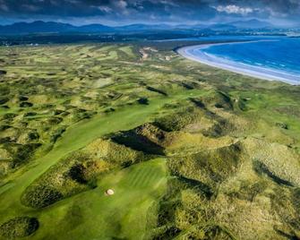 Sandy Hills Cottages, overlooking Rosapenna Golf Resort and Tramore Beach - Downings - Golf course