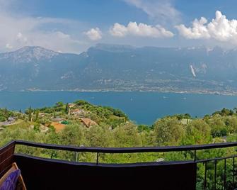 Panoramico Gardasee by Gardadomusmea - Limone sul Garda - Balcón