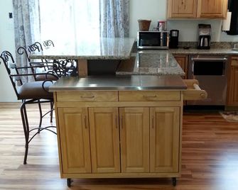 Farmhouse Golf Ski, Private 420 friendly, Handicapable, Wheelchair accessable. - Spokane - Cozinha
