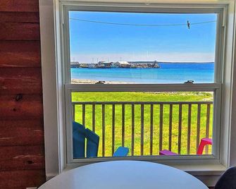 Hunts Point 2-Bed Coastal Retreat - Cottage # 9 - Hunt's Point - Balcony