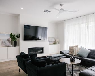 Spacious 3br Coastal Stay Near Marion & Brighton - Warradale - Sala de estar
