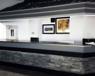 Home Away Inn - Drayton Valley - Рецепція