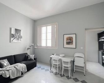 Spacious 1BR Apartment on Charming Street - Valletta - Dining room