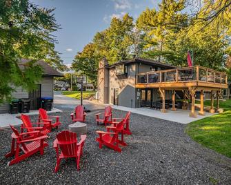 Sandy Beach/Boating/Swimming/Hot Tub/Marina/Trails - Port McNicoll - Patio
