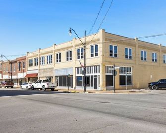 Apartment 1: Okmulgee Main St - Okmulgee - Gebouw
