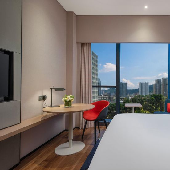 Holiday Inn Express Shenzhen Longhua By IHG image 1