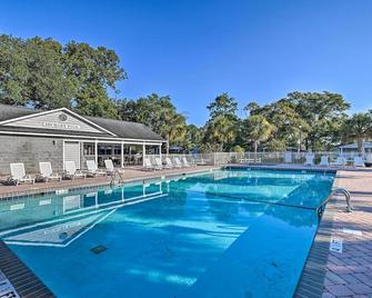 Walk to Shore Myrtle Beach House with Private Deck! - Garden City Beach - Pool