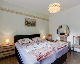 Nice Apartment With Balcony in the Bavarian Forest - Neukirchen beim Heiligen Blut - Schlafzimmer