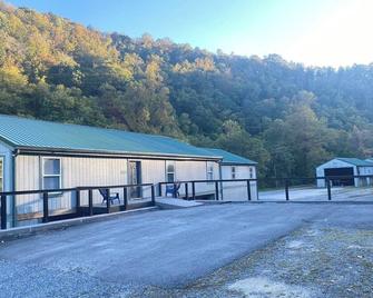 Large group & couples retreat - Pineville