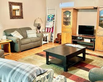 Sweet Retreat - Mountain Home - Living room