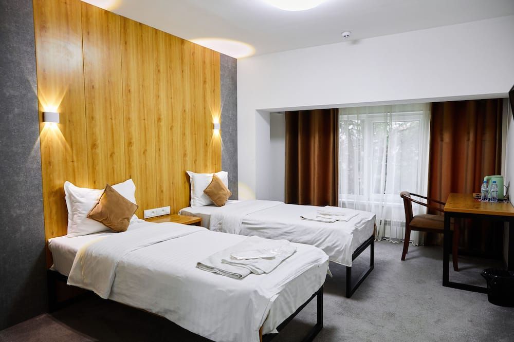 Art Plaza Hotel thumbnail 3
