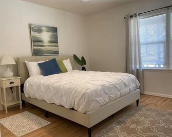 Spacious Modern Apartment in Wonderful Area - Sherman Oaks - Bedroom
