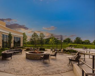 Holiday Inn & Suites Joliet Southwest By IHG - Joliet - Patio
