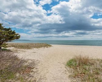 Cape Cod Gem- Beach Rental 500 Yards From Beautiful Keyes Beach - Barnstable - Beach