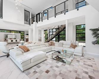 Modern Pool Oasis 5br/7bth Villa - 科勒爾蓋布爾斯