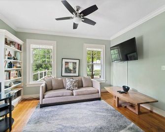 Spacious Family Haven - Emory Heritage Near Cdc - אטלנטה - סלון