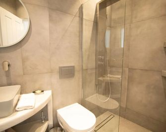 Nymfes Hotel - Kamares - Bathroom