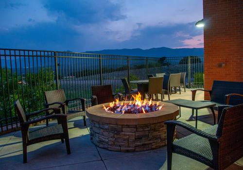 Fairfield Inn Suites By Marriott Colorado Springs North Air Force Academy En 3 725 6 7 Hoteles Kayak - Colorado Springs Patio Furniture