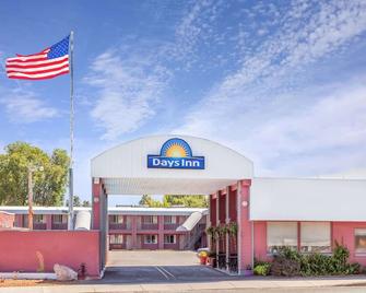 Days Inn by Wyndham Burns - Burns - Gebouw