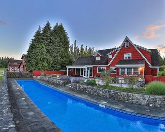 Animal Sanctuary, Horses, Pool, Spa, Small Weddings - Olympia - Pool