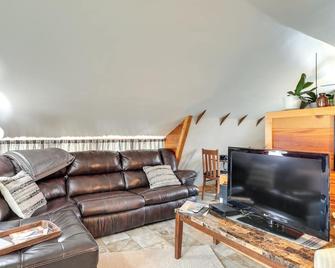 Beatrice Studio w/ Fire Pit: Near Golf! - Beatrice - Huiskamer