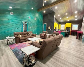 Beautiful cabin on the banks of the Little Missouri River Relief! - Nashville - Lounge