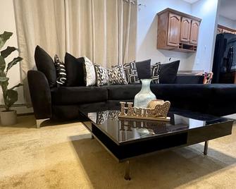 Very Luxurious Quiet And Peaceful Apartment ..Private Entrance - Rutland - Living room