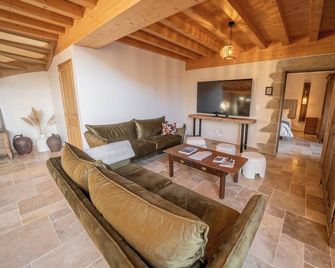 Les CLEFS de la Baie- Charming house for 12 people in the Bay of Mont Saint Michel - Céaux - Wohnzimmer