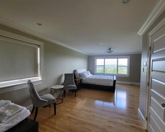 Luxurious Getaway Home with Scenic Views of the Halifax Harbor! - Bedford - Chambre