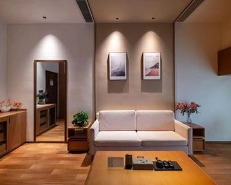 Ruilin East Hotel - Deyang - Wohnzimmer