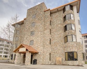 Ski-InandSki-Out Crested Butte Studio with Pool Access - Crested Butte - Edificio