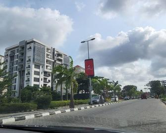 Cozy Modern Studio Apartment in Ikoyi - Lagos - Building